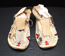 Antique Plains INDIAN BEADED MOCCASINS NATIVE AMERICAN 11.5