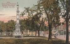 Court House Park, Soldiers Monument Fond du Lac WI Vintage Souvenir Postcard picture