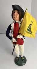 Byers Choice Colonial Williamsburg Man With Flag 2016 Don’t Tread On Me Gadsden picture