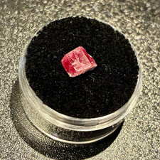 Red Beryl Gemstone - 1.70ct picture