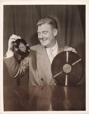 Arthur Godfrey 1948 Press Photo Microgroove records CBS  Radio   *P189a picture