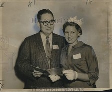 1958 Press Photo Dr. Albert L. McQuown & Adele Spence- Medical Technologists picture