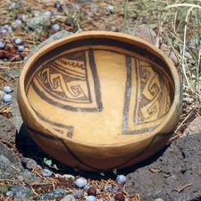 Anasazi Prehistoric Jeddito black-on-yellow bowl, no restoration 1325-1600CE(AD) picture