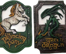 XYQ Lord of the Rings the Prancing Pony and the Green Dragon Pub Signs Set, Hand picture