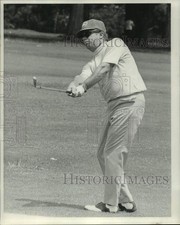 1969 Press Photo Mr O'Connel watches shot in New Orleans Golf Association match picture