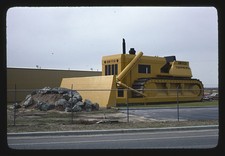 Photo:Turlock California United Equipment Bulldozer Building 1978 picture