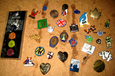 COLLECTION MIXTURE VINTAGE METAL ENAMEL & ACRYLIC JOB LOT PIN BADGES ALL SORTS picture