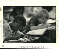 1981 Press Photo John L. Ory Elementary School student Bridget Lewis studying picture