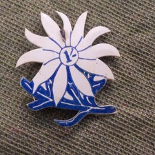 #D319.  PLASTIC FLANNEL  FLOWER LAPEL BADGE -  ONE SHILLING picture