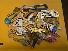 1 lb Lot of Misc Used Cut Keys, House, Brass or Silver picture