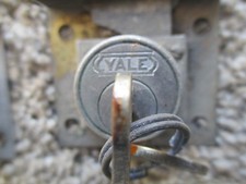 Vintage Antique Old Yale # 601 Cabinet Desk drawer, Lock With 2 Keys and catch picture