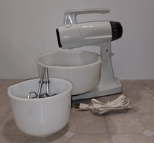 Vintage 1962 Sunbeam Vista Mixmaster 2 Original Bowls Beaters VIDEO picture