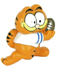 Garfield VTG Original 1974/81 Figurine Playing Football Hard Rubber 2 1/4