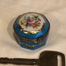 Ancienne Manufacture Royale Rose Floral Limoges France Peint Main Trinket Box picture