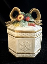 Fitz and Floyd Classics Snowy Woods Octagonal Lidded Trinket Box Gold Bow Fruit picture