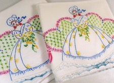 PAIR Vtg Hand Embroidered Southern Belle Heart Crochet Lace Trim Pillowcase Set picture