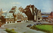 Quebec City - Gare du Palais Union Station & Post Office - Chrome Postcard c1950 picture