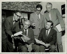 1969 Press Photo Paul Thiry with fellow AIA Seattle Chapter Honor Awards jurors picture