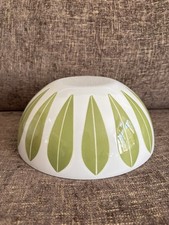 CATHRINEHOLM 9 1/2” WHITE WITH AVOCADO GREEN LOTUS BOWL GLOSSY PERFECT RIMS picture