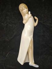 4612 - LLADRO Girl Singer - Retired, Gloss Finish, Excellent Condition picture