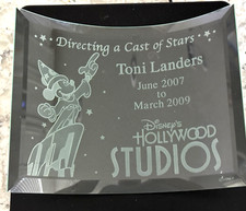 2009 RARE HTF DISNEY HOLLYWOOD STUDIOS ETCHED CURVED GLASS CAST MEMBER AWARD picture
