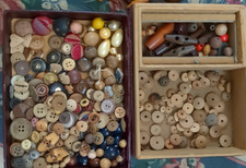 Huge Lot Of 160+ Old Wooden Buttons & Beads In Antique Leather (?) Jewelry Box picture