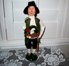 BYERS CHOICE , COLONIAL MAN, w/WREATH , 2024, Historical COLLECTION picture