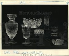 1989 Press Photo Cut and Engraved Glass Through The Ages at New Orleans Museum picture