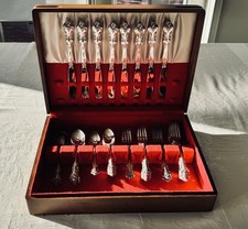 1847 Rogers Bros ORLEANS Silverplate Flatware Set 32 Pc Service for 8 with Chest picture