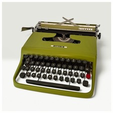 Olivetti Vintage Typewriter Lettera 22 LL Second Series 1961 picture