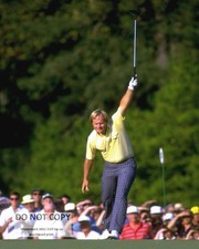 JACK NICKLAUS AT THE 1986 MASTERS GOLF TOURNAMENT - 8X10 SPORTS PHOTO (CC-858) picture