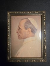 VINTAGE FRAMED PICTURE OF POPE PIUS XII IN TRADITIONAL PAPAL ATTIRE picture