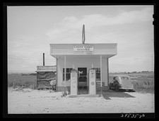 Photo:Caldwell Idaho 1941 Labor Camp Service Filling Station Store picture