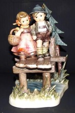HUMMEL GOEBEL Collectible Figurine 