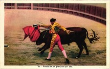Matador Bullfight Action Spain Vintage Postcard Bullfighting Scene picture