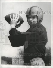 1952 Press Photo Illinois quarterback Tommy O'Connell, Big Ten's leading gainer picture