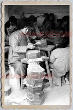 40s MACAU MACAO FIRECRACKER FACTORY WOMEN YOUNG LADY Vintage Photo 澳门旧照片 27772 picture