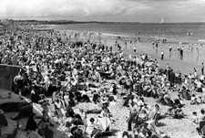 Crowded Whitley Bay beach, Tyne and Wear 1961 OLD PHOTO picture