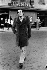 Italian actor Vittorio Gassman walking in a street in Rome Rome 1971 Old Photo picture