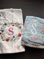 New Embroidered Guest Towels Set of 2 Blue White Floral Monogram S picture