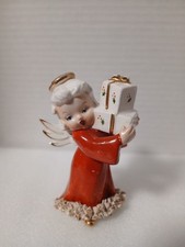 vintage Arnart Ceramic Christmas Angel Holding Gift Spaghetti trim Figurine Read picture