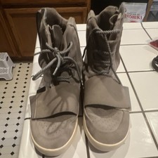adidas Yeezy 750 Men’s Gray High Top Lace Up Athletic Sneaker Solid picture
