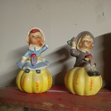 Vintage Norcrest Pilgrims Autumn Thanksgiving Salt and Pepper Shaker Rare C PICS picture