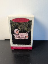 Hallmark 1996 Frosty Friends Eskimo & Penguin  Ornament 10-24-254 picture