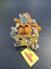 RARE Westland 2349 Paws Garfield Cat Sitting On Top Of The World Music Box Works picture