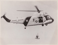 1972 Press Photo Apollo 16 Astronaut Charles Duke hoisted in USCG Helicopter picture