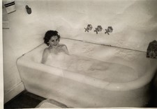 Vintage 1930’s PRETTY YOUNG LADY BEAUTY Takes A Bubble Bathtub Bath Happiness picture