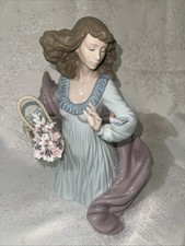 LLADRO NATURE'S BEAUTY WOMAN WITH FLOWERS With Box 06252 And Wooden Stand picture