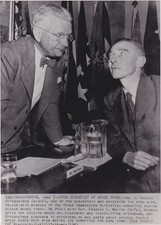 DR. J. ROBERT OPPENHEIMER * VINTAGE 1949 NUCLEAR ATOMIC SCIENTIST H.U.A.C. photo picture