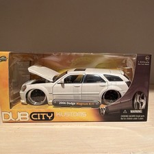 Jada Toys Dub City Kustoms 1:24 2006 Dodge Magnum R/T Diecast Model Car picture